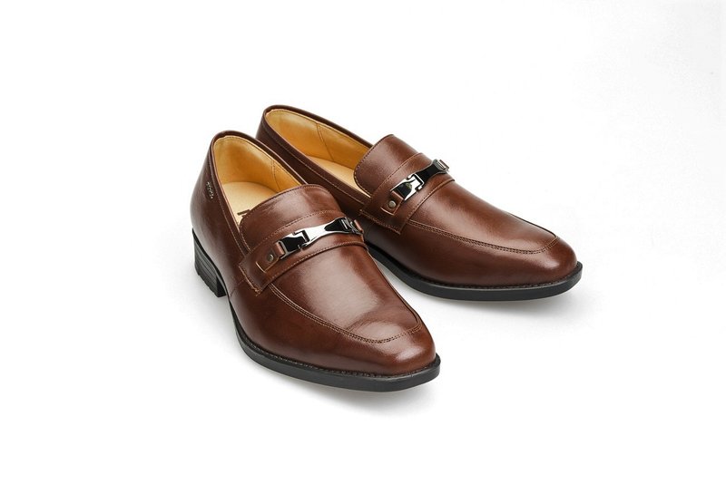 MIT 【金属扣饰轻量绅仕皮鞋-深咖】绅士鞋 乐福鞋 休闲型男必备 - 男款牛津鞋/乐福鞋 - 真皮 咖啡色