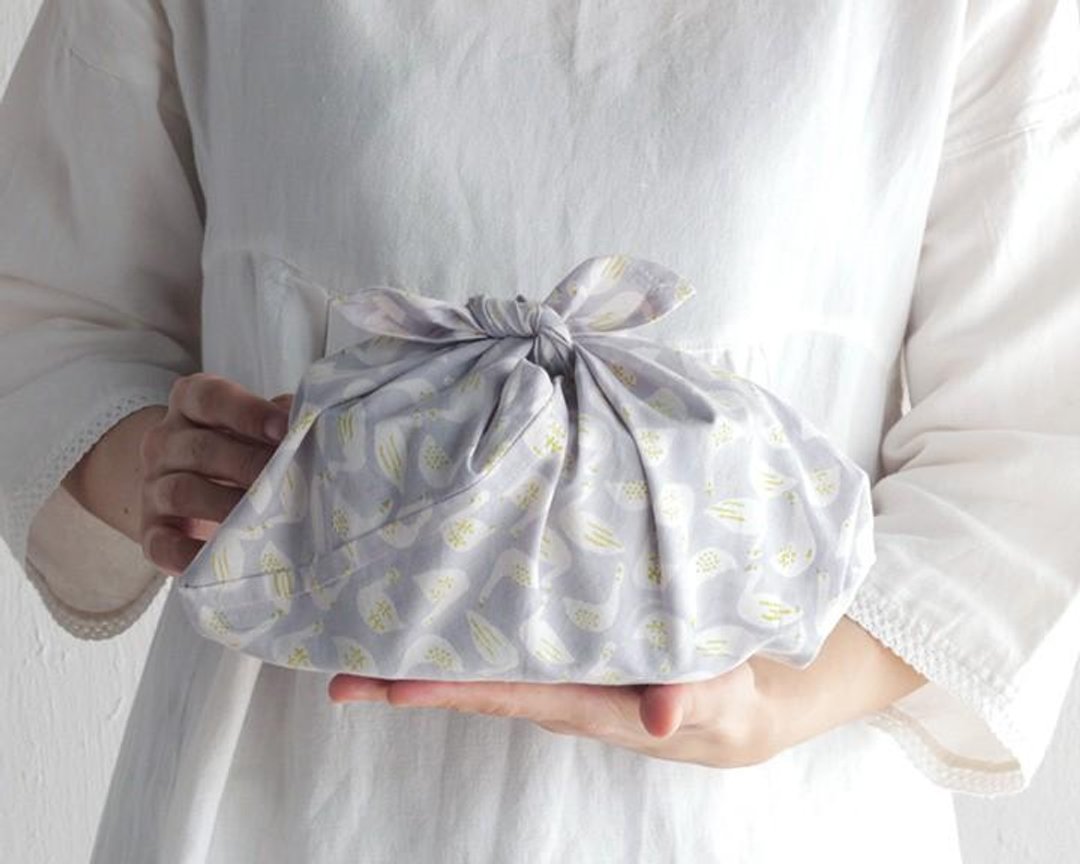 Woodcut dyed block print Atsuma bag S 34 cm To lunch box. Swan / Gray - 化妆包/杂物包 - 棉 
