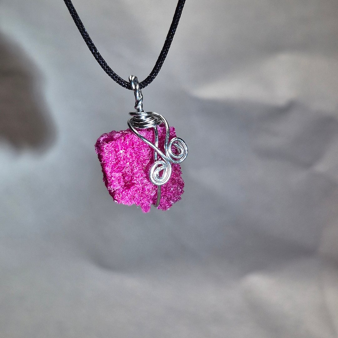 •像是有魔法• 红宝石原矿 手工绕线吊坠 水晶矿石手作设计 - 项链 - 水晶 粉红色