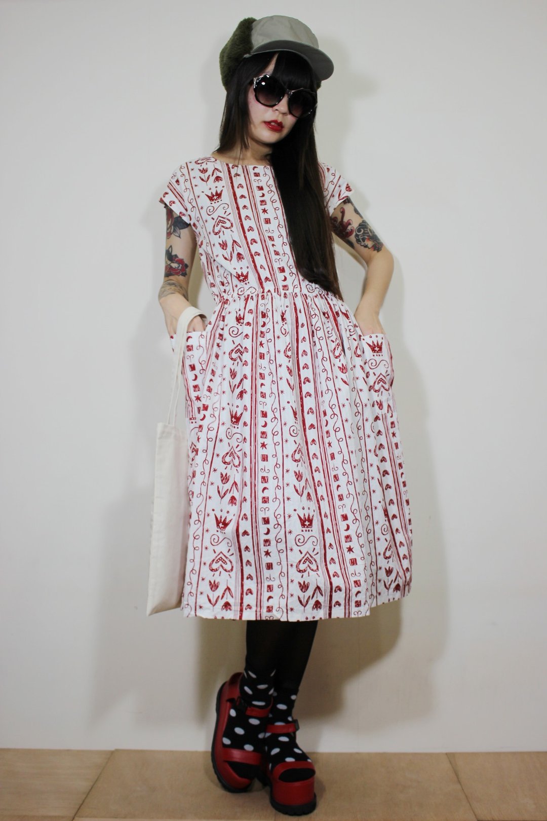 F2137[日本制里标](Vintage)红色白色涂鸦感小图案布花棉质短袖古着洋装(Made in Japan) - 洋装/连衣裙 - 棉 白色
