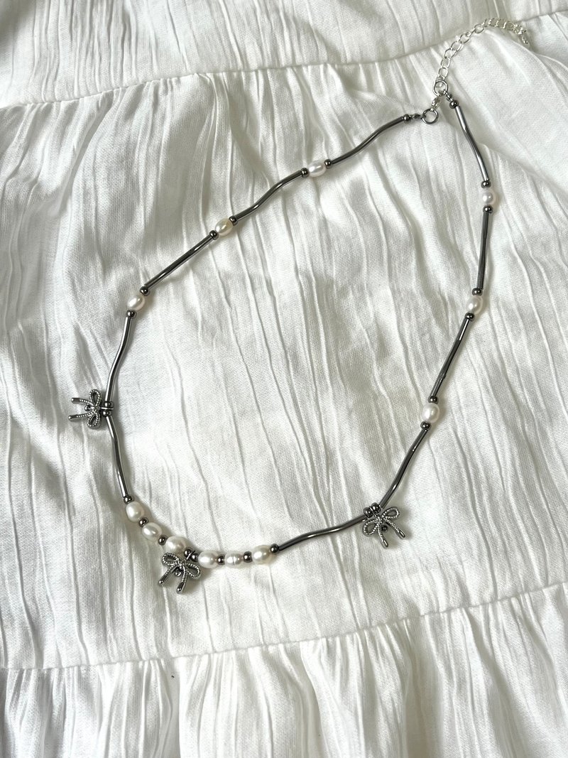 Basic | Metal Triple Bow Necklace丨珍珠蝴蝶结手工串珠颈链 - 项链 - 珍珠 