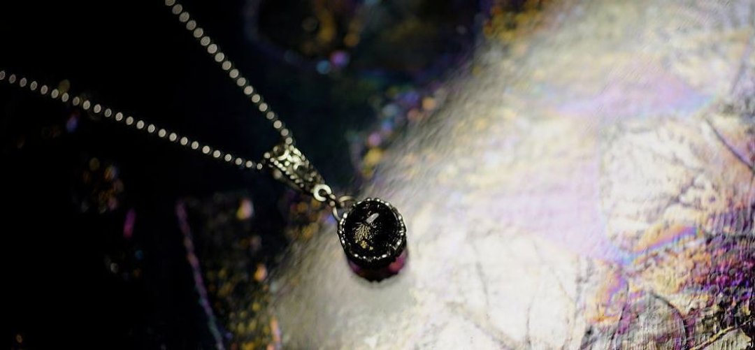 [Made to order] BLACK EYE - 项链 - 玻璃 黑色