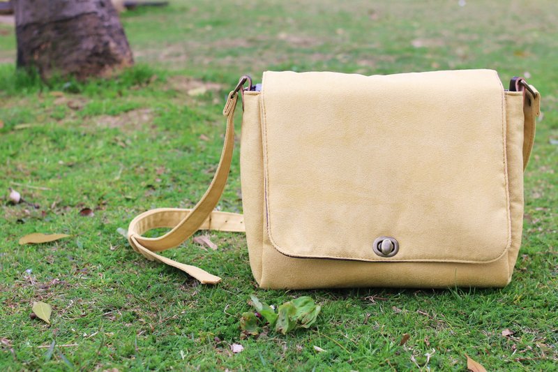 Chez。福利品 - 邮差背背 - 暖鹅黄 - 侧背包/斜挎包 - 其他材质 黄色