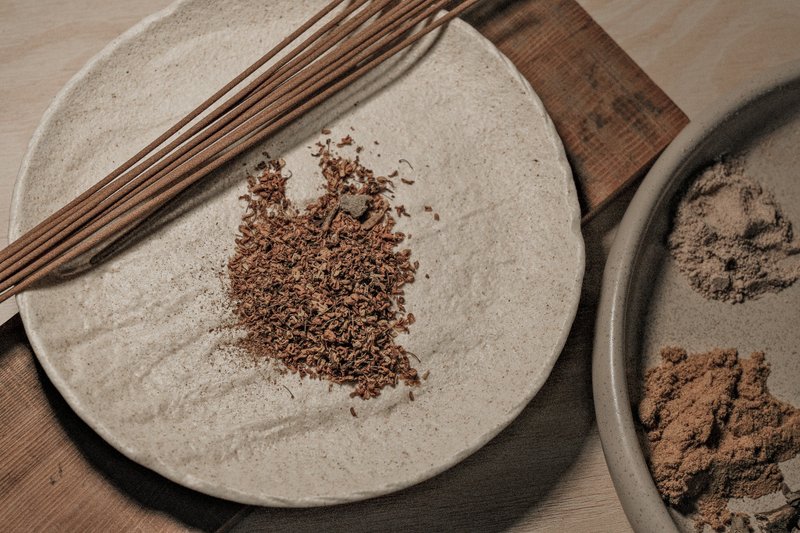 【 No.04 灼 Zhuó 】 手工线香 辛香 × 转气 × 丰盛流动 - 香薰/精油/线香 - 其他材质 咖啡色