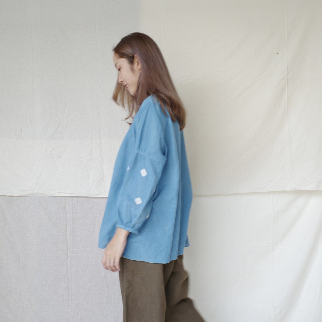 Dot sleeve blouse / natural indigo dye / 100% soft cotton - 女装上衣 - 棉 蓝色