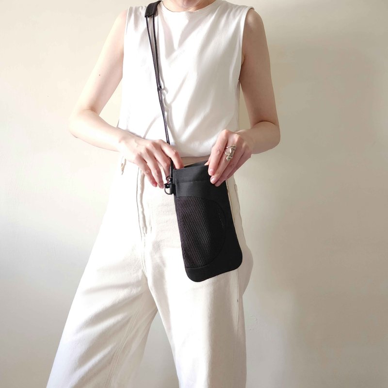 LUNAR ECLIPSE PHONE POUCH 双背带手机包-月 - 侧背包/斜挎包 - 棉．麻 