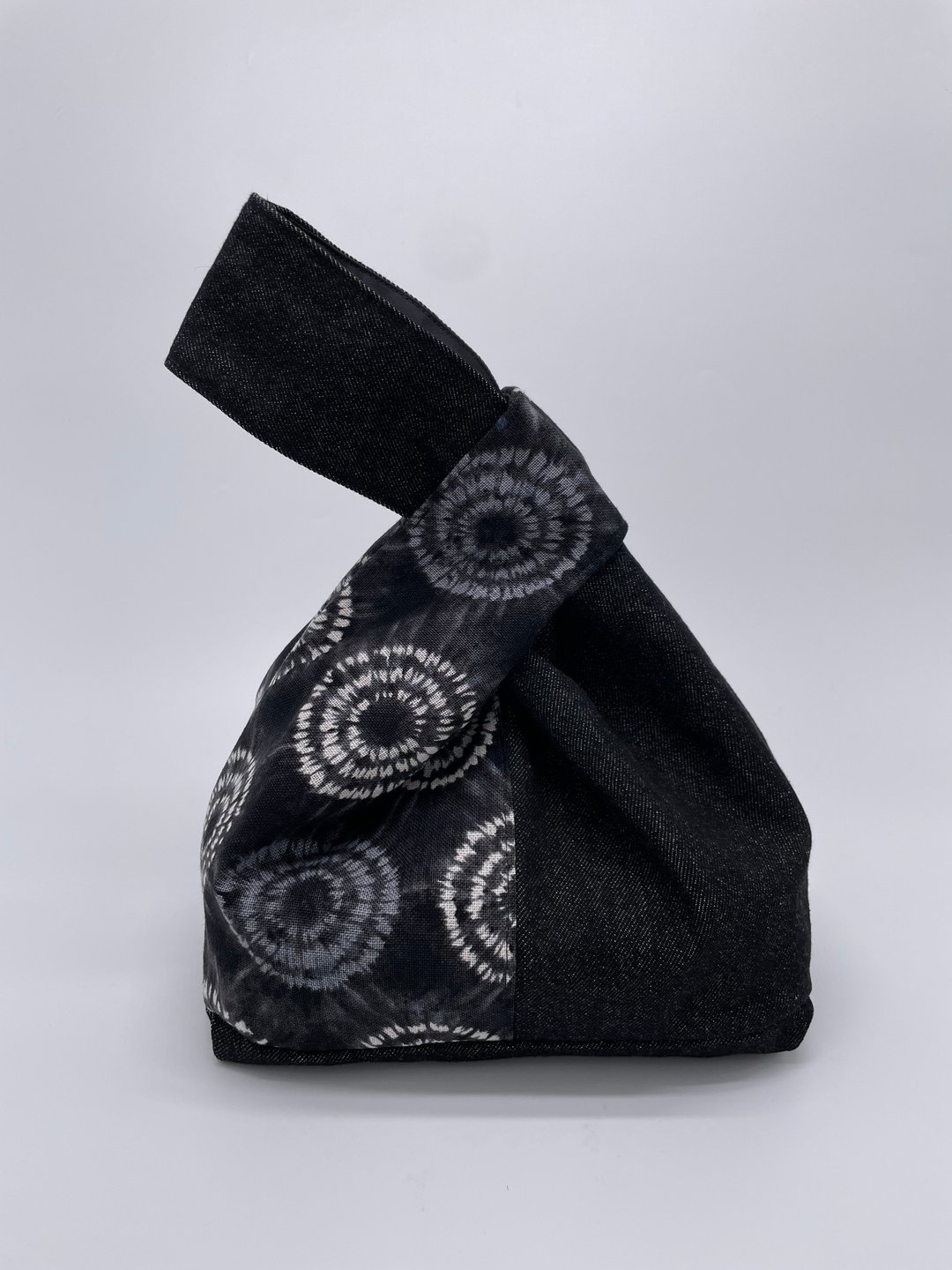 Denim Knot Bag便当袋 牛仔布便当袋  单柄小提袋 单柄便当 - 手提包/手提袋 - 棉．麻 黑色