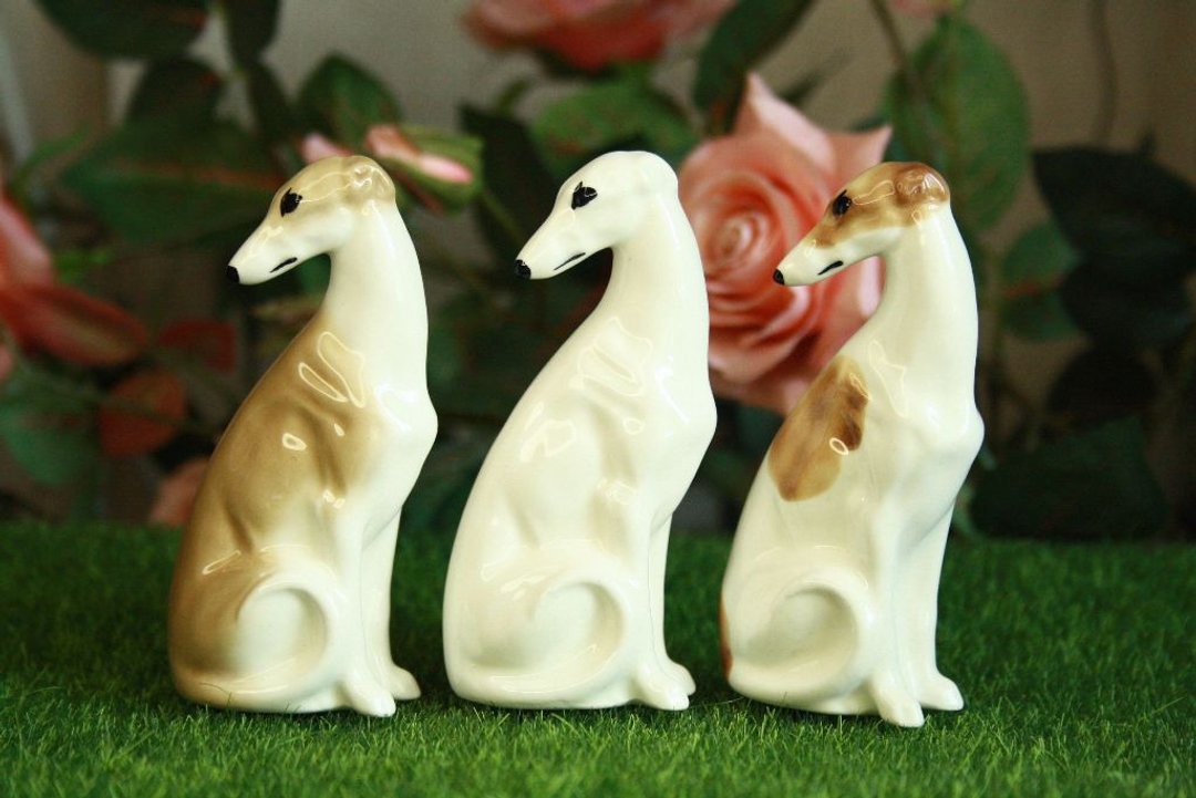 Italian greyhound, Whippet dog figurine ceramics handmade, statuette porcelain - 摆饰 - 陶 