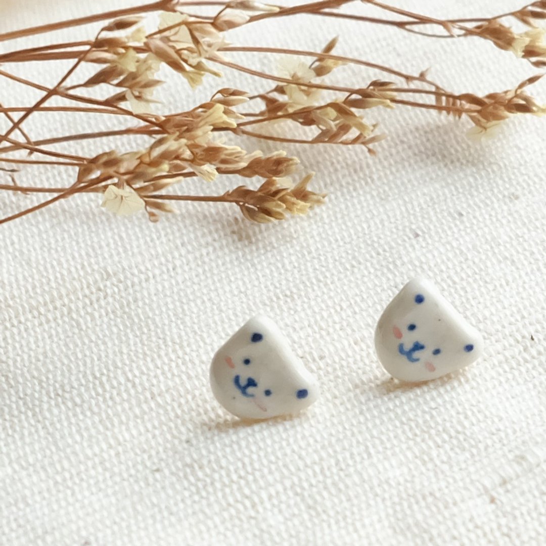 blue bear earring - 耳环/耳夹 - 陶 