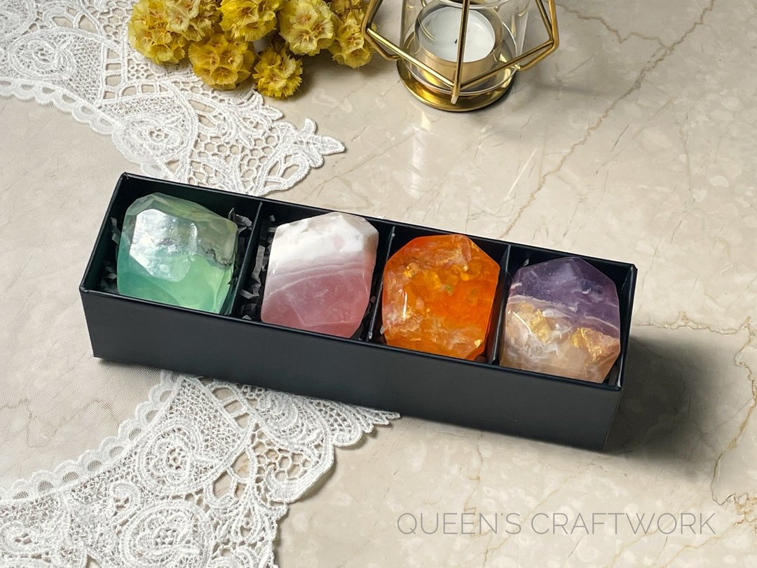Queen's Craftwork 璀璨矿岩宝石皂4入礼盒 - 肥皂/手工皂 - 精油 多色