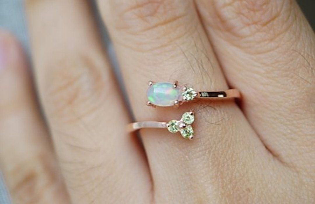 Natural Opal and Peridot Oval Ring Silver925 With Rose Gold Plated - 戒指 - 纯银 多色