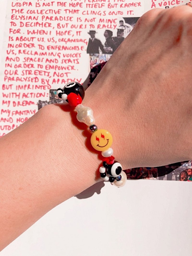 【热卖】笑脸 水晶 玻璃 串珠 淡水珍珠手链 | Y2K 玩味 - 手链/手环 - 珍珠 黑色
