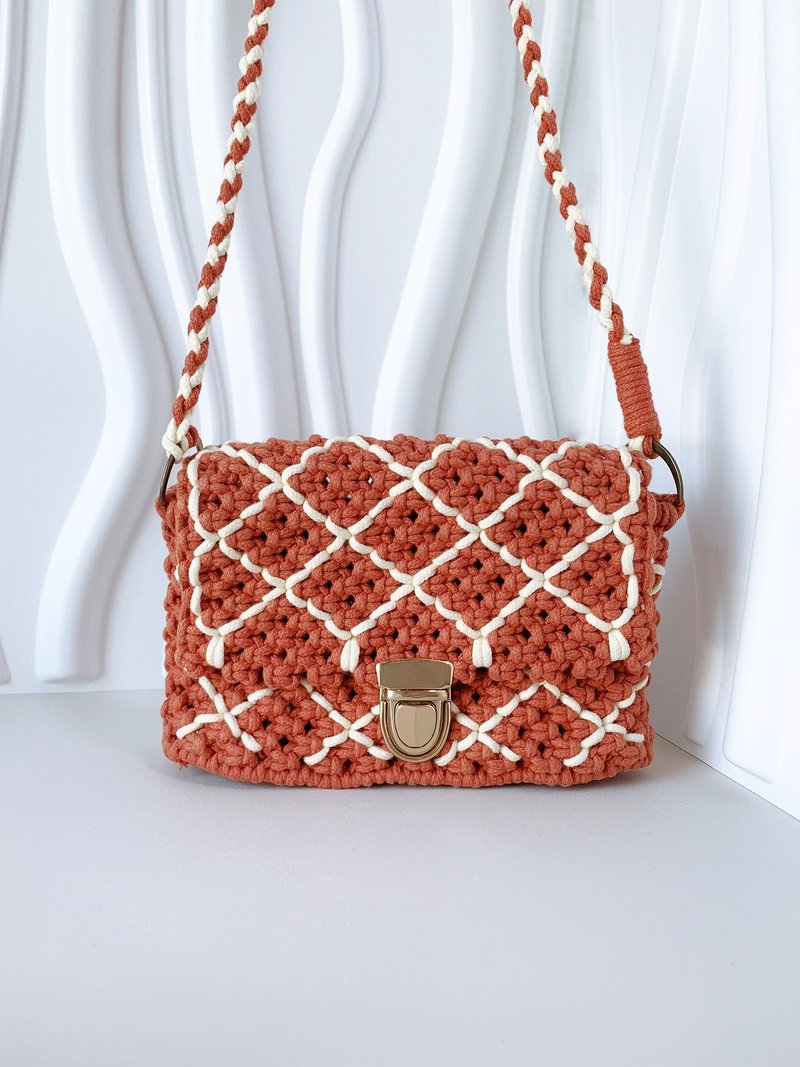 手工编织macrame简约设计单肩包手机包 编织包包 - 侧背包/斜挎包 - 棉．麻 多色