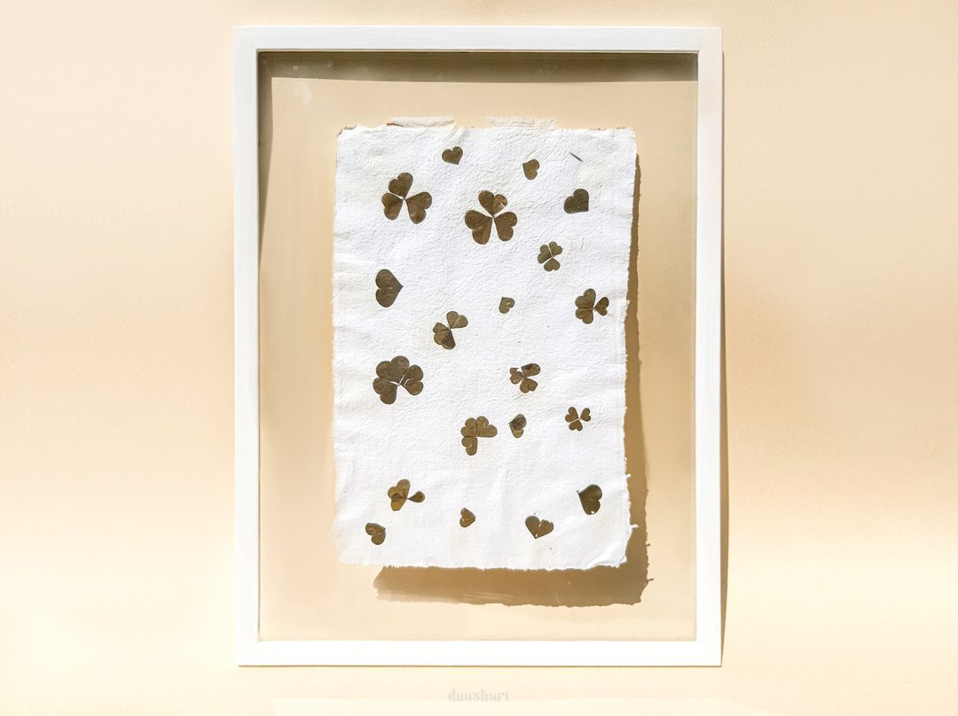 Clover dried plant artwork Handmade recycled paper Original pressed flower art - 海报/装饰画/版画 - 植物．花 绿色