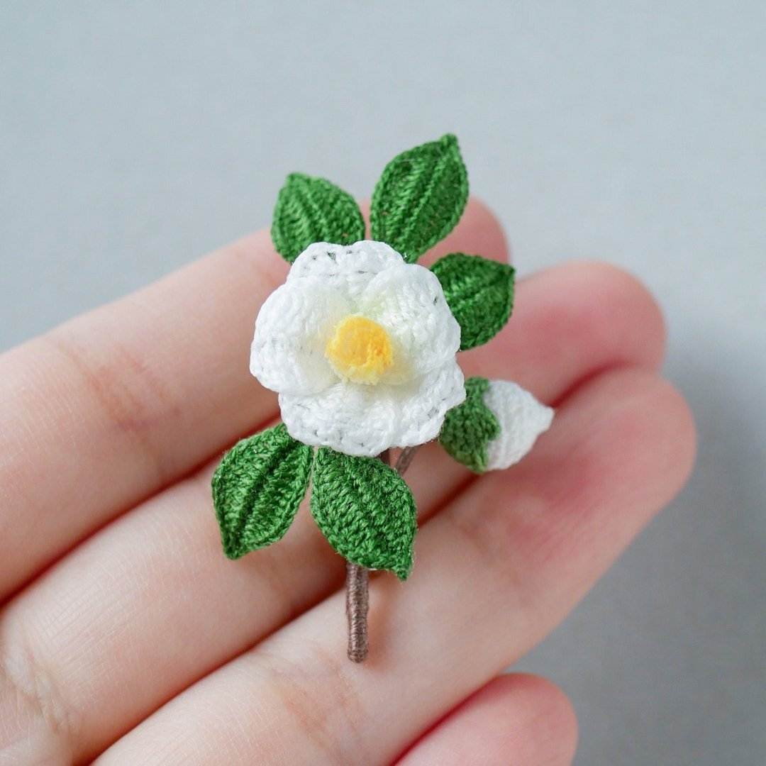 茶花胸针 【白茶花】　/ 手工 / 手工编织 / 绣花线 / 白 / 新年 - 胸针 - 绣线 白色