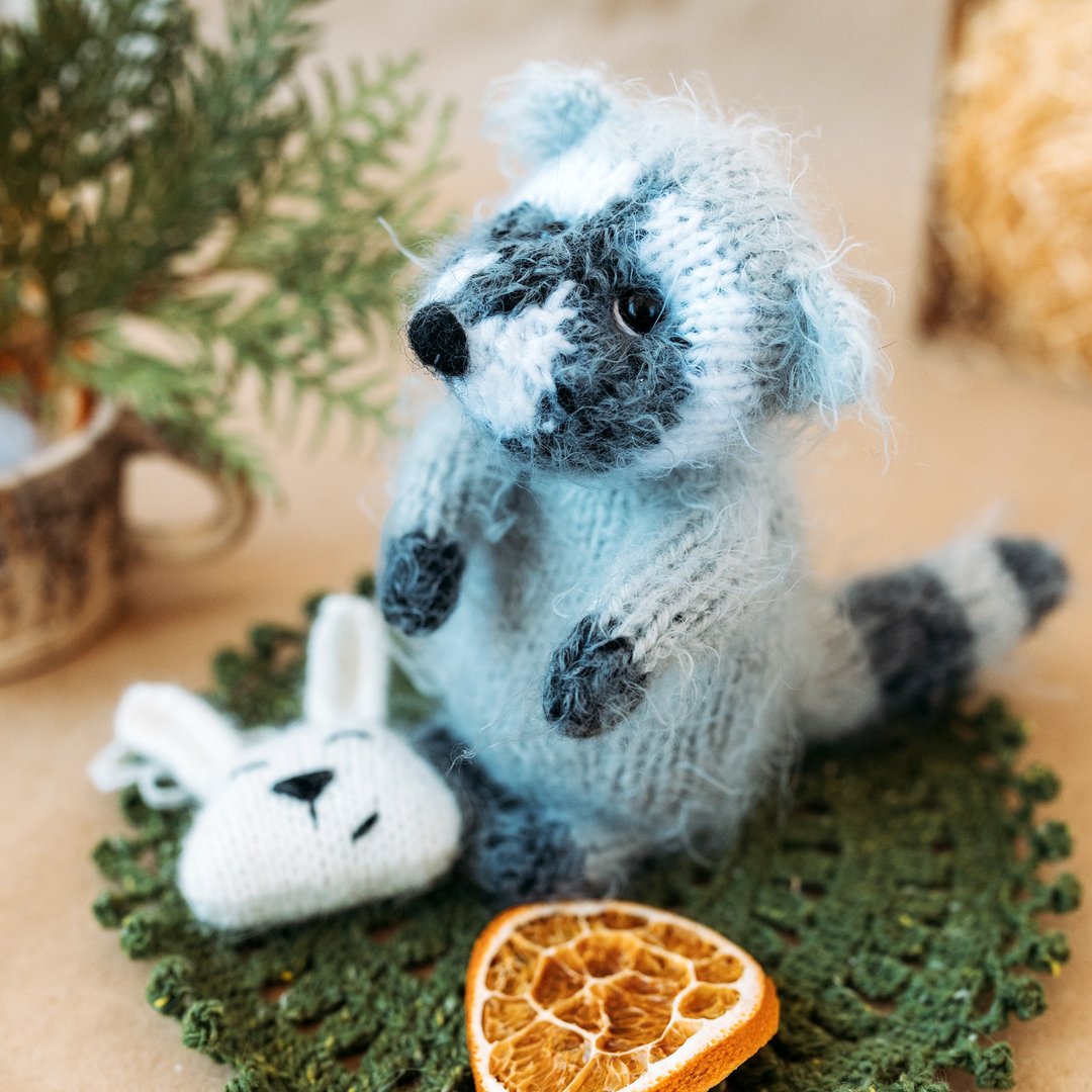 Mini Raccoon knitting pattern. Little knitted realistic raccoon tutorial. - 手工艺教程/工具书 - 其他材质 