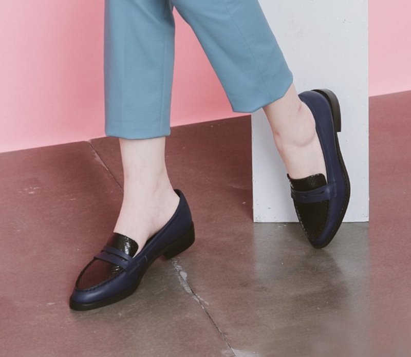 手缝线 经典真皮皮鞋 乐福 蓝黑蛇纹 - 男女凉鞋 - 真皮 蓝色