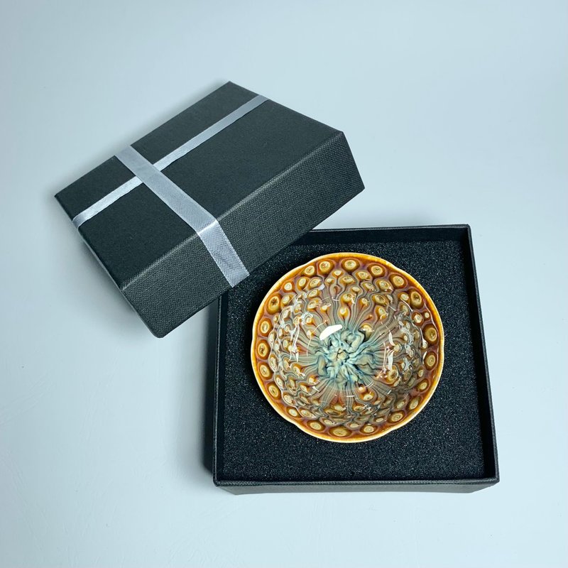 孔雀开屏 葵花杯 80ml 邱毓宁 莺歌制 A10-49 - 茶具/茶杯 - 瓷 多色