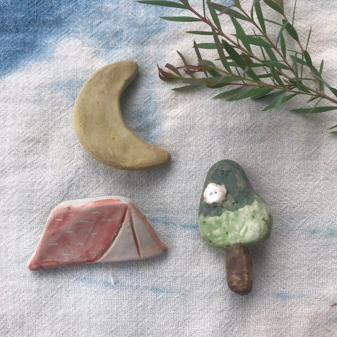 Camping set / ceramic brooch / handmade - 胸针 - 陶 绿色