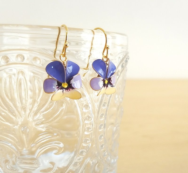 viola pierced earrings or clip-on earrings  A - 耳环/耳夹 - 树脂 蓝色