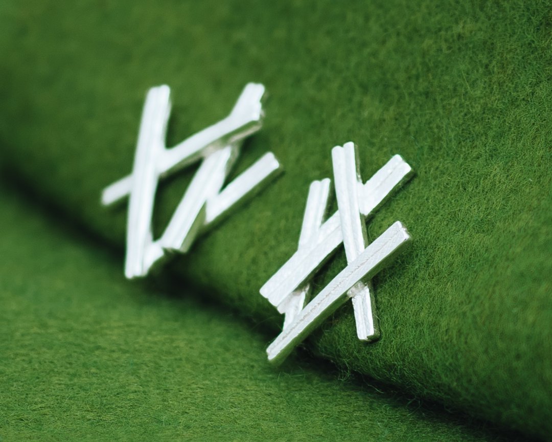 筷子造型耳环 - 送礼首选 - 低过敏性 - 耳环/耳夹 - 银 银色