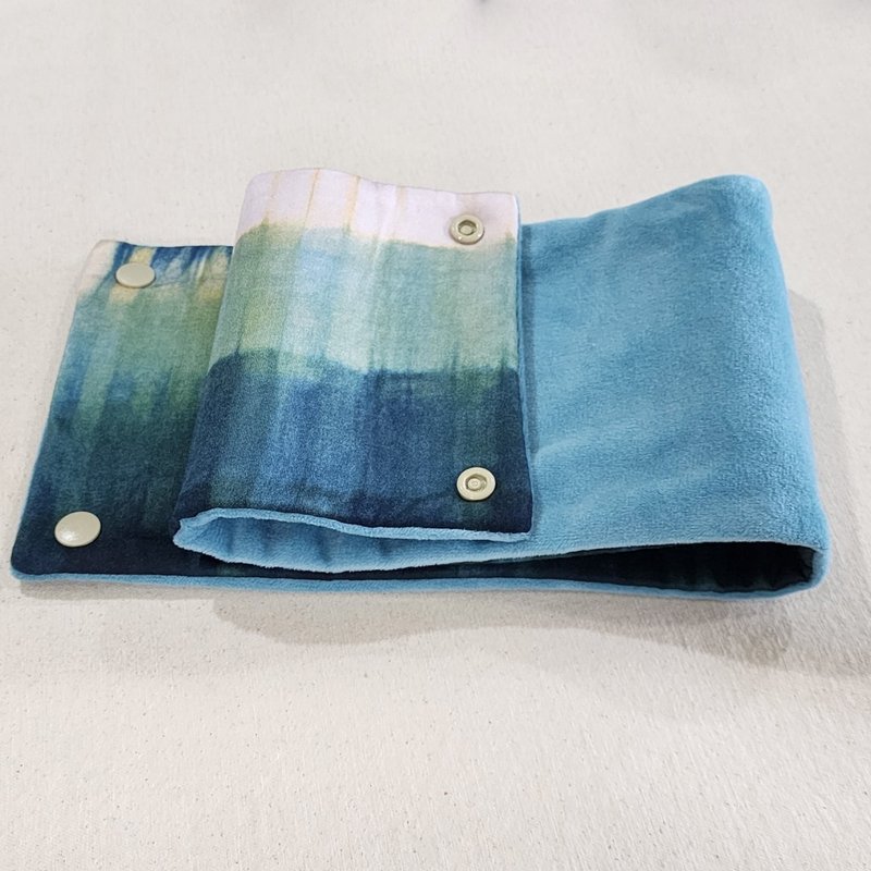 碧叠影-脖围 围脖(环保数位印花) - 围巾/披肩 - 棉．麻 蓝色