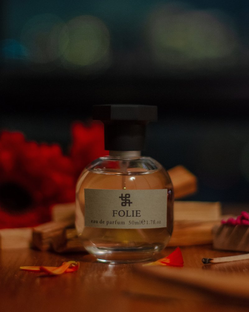 ainla | Folie 檀木香根草主调香水 - 香水/香膏 - 浓缩/萃取物 红色