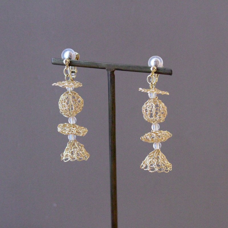 cocon | 圆润线条的铁丝饰品与天然水晶耳环 - 耳环/耳夹 - 水晶 金色