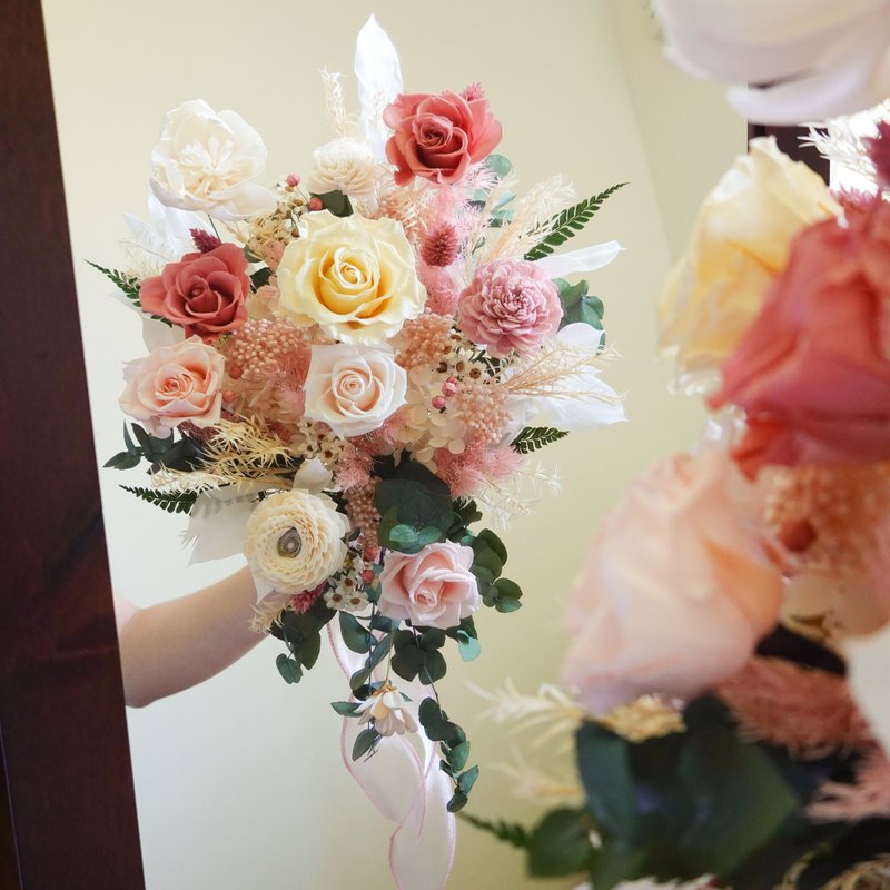 【婚礼捧花】| 定制设计 |粉白色永生花婚礼瀑布捧花 - 干燥花/捧花 - 植物．花 粉红色