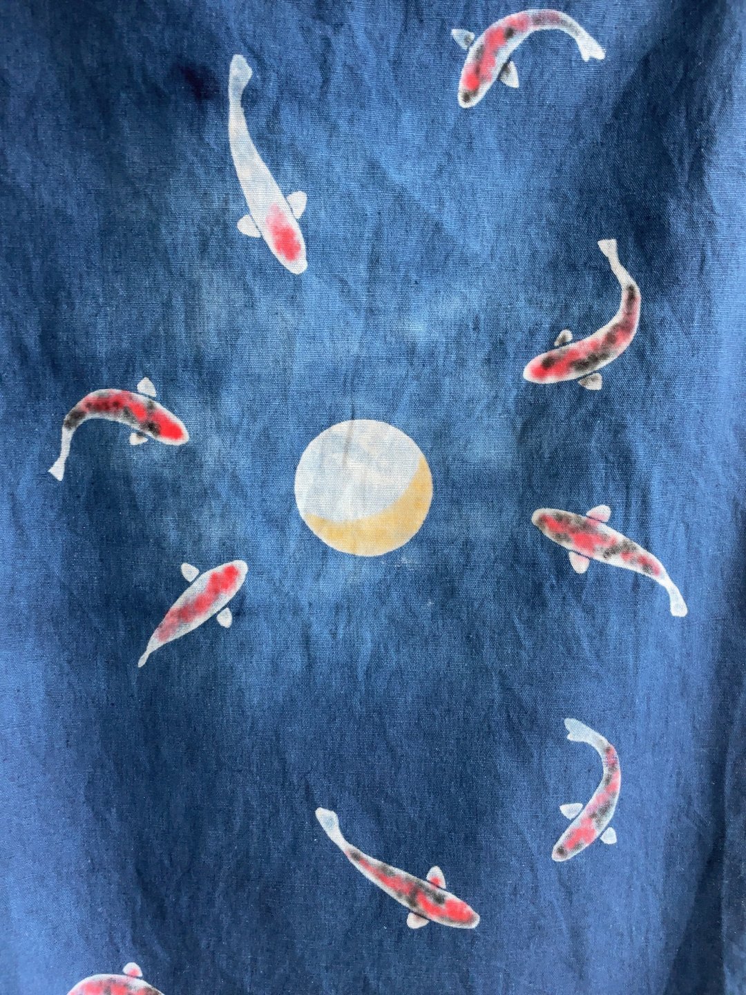 Hand-dyed MOON Nishikigoi JAPANBLUE Tapestry Aizome Made in Japan Nishikigoi Aizen Tapestry tie-dye that swims with the crescent moon in the dark night - 墙贴/壁贴 - 棉 蓝色