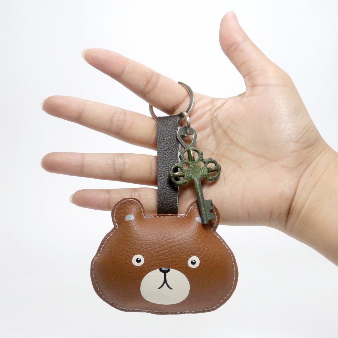 【雙11折扣】Brown Bear keychain, gift for animal lovers add charm to your bag. - 吊饰 - 人造皮革 咖啡色