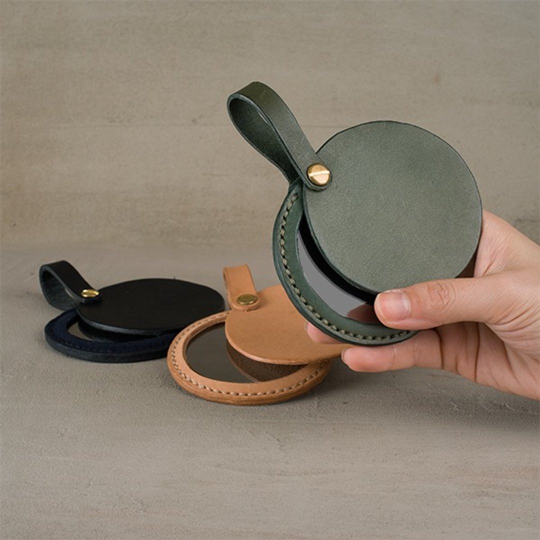 展示品 瑕疵区 墨绿色 随身皮革圆镜 随身镜  ACCESSORIES系列 - 彩妆刷具/镜子/梳子 - 真皮 绿色