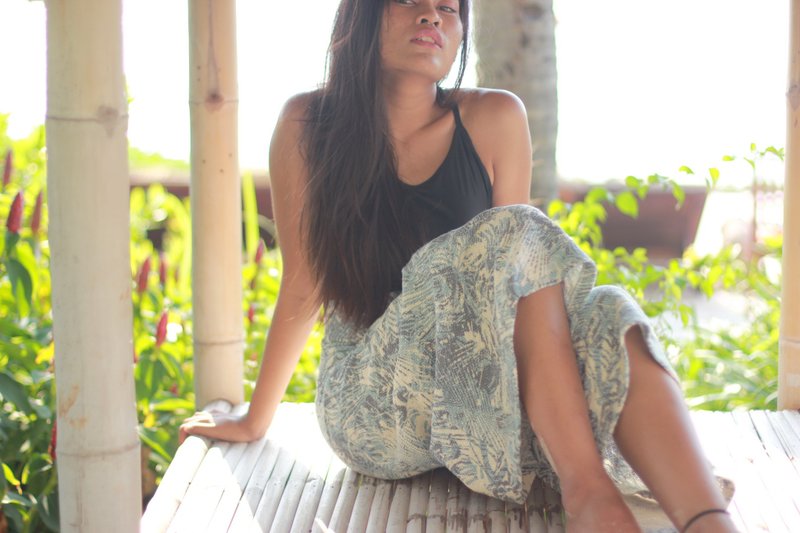 MOCA 交叉绑绳造型高腰七分裤-Size S/蓝白花纹 - 女装长裤 - 其他材质 蓝色