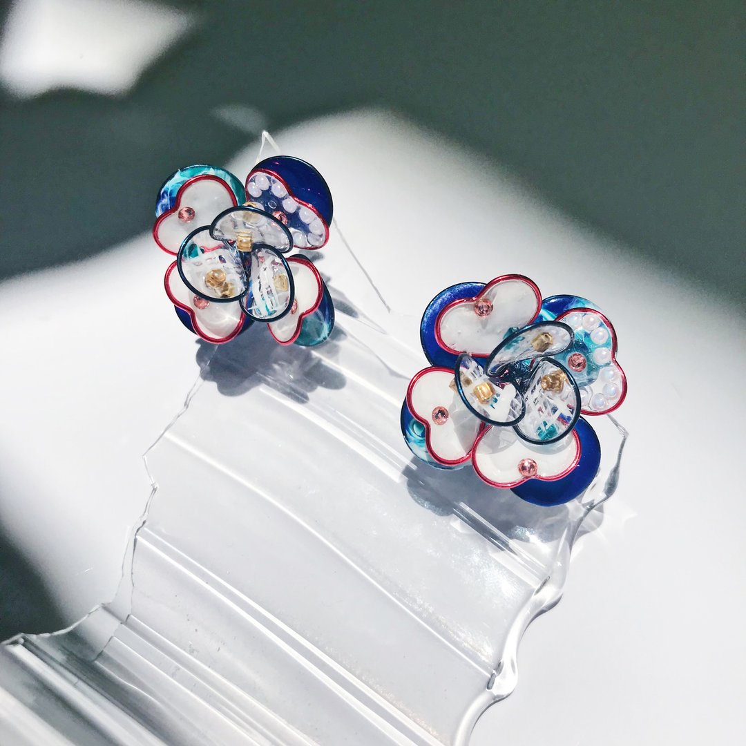 <爱呀,我在这!>造型手工设计树脂耳环贴耳款/earring/accessories - 耳环/耳夹 - 其他材质 多色