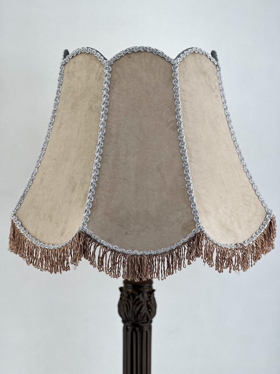 Victorian lampshade light beige velvet and silver decor - 灯具/灯饰 - 其他材质 银色