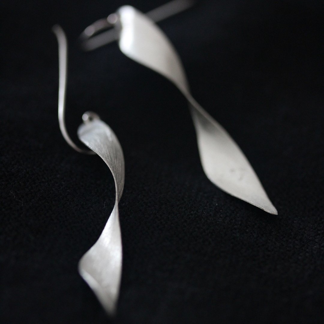 Handmade Twisting Leaf Silver hook Earring (E0138) - 耳环/耳夹 - 银 银色