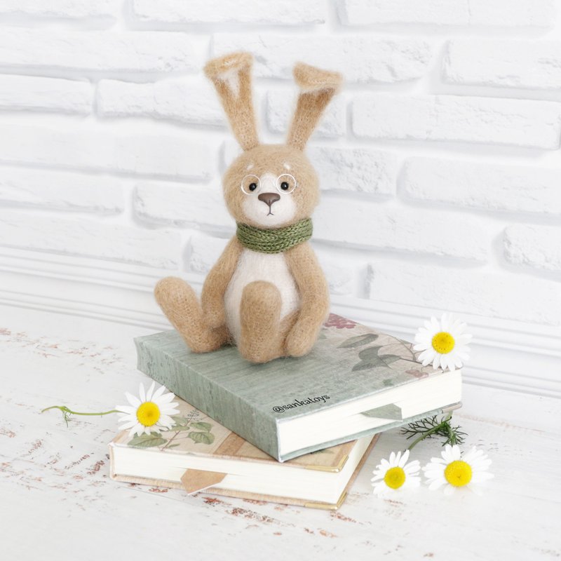 Crochet pattern Bunny book lover, PDF Digital Download, DIY amigurumi toy - 手工艺教程/工具书 - 其他材质 