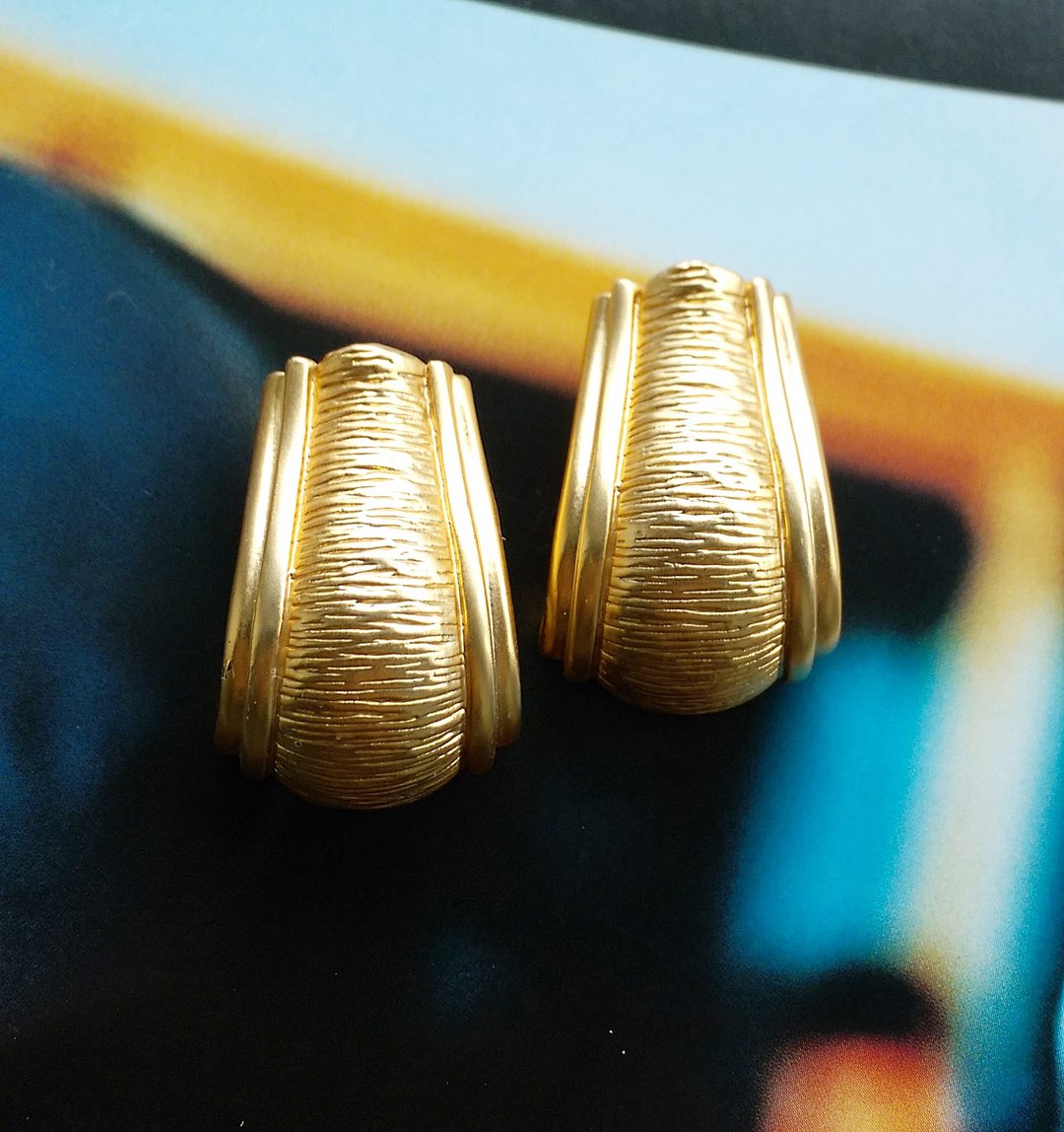 Vintage Jewelry 摩登 金属镀金 哑光 简约横丝纹 夹式耳环 - 耳环/耳夹 - 其他材质 金色
