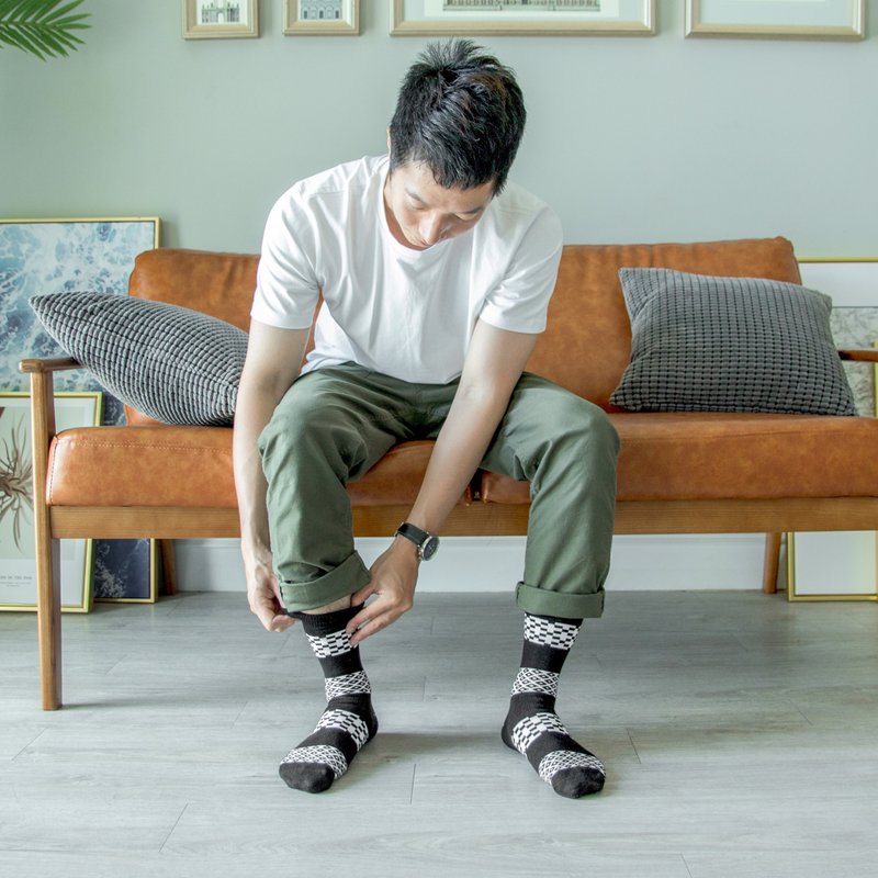 Drizzle Feeling∣黑白复古图腾 - 袜子∣台湾制∣抑菌除臭 - 袜子 - 棉．麻 黑色