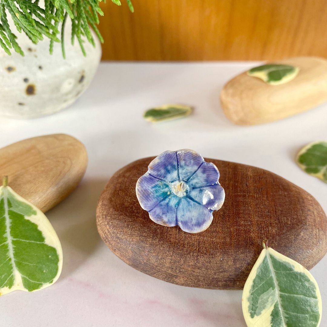 花朵戒指 (款号 42) / ceramic ring / handmade - 戒指 - 陶 白色