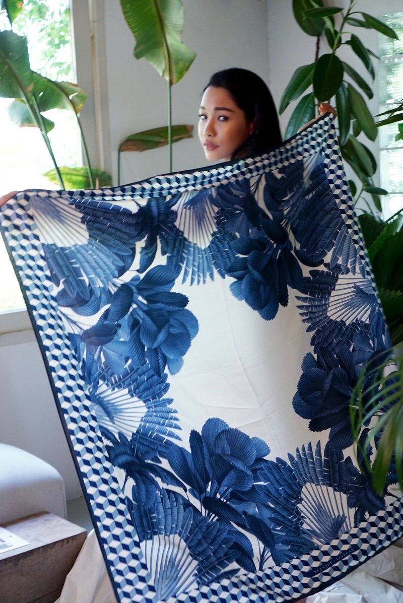 The Grand Pacific Blue Chinoiserie Scarf - 丝巾 - 丝．绢 蓝色