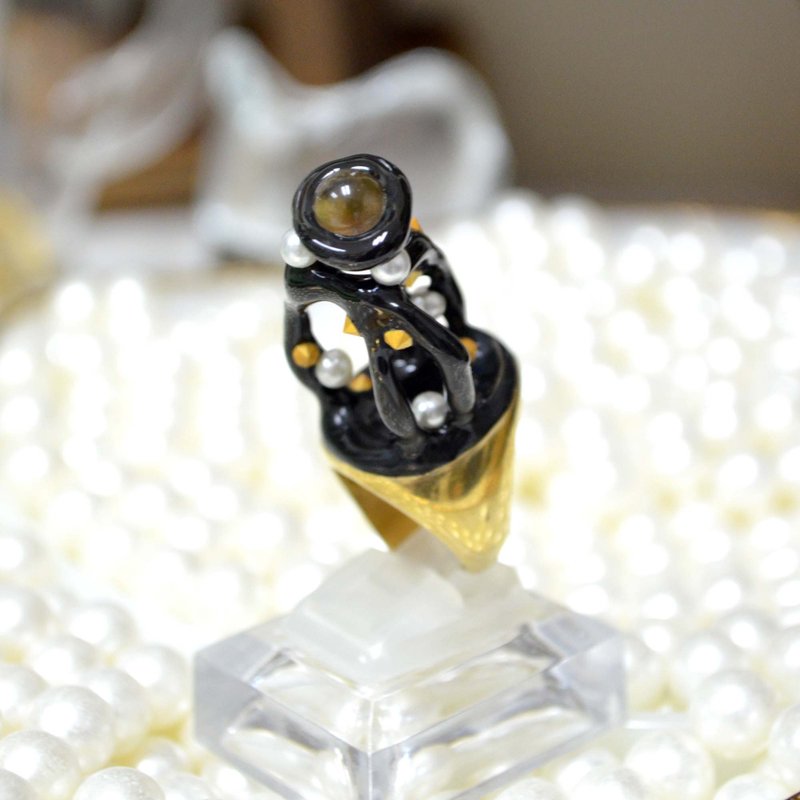 黑色流线型不规则艺术戒指 黄铜戒指托 可调整尺寸 - 戒指 - 铜/黄铜 金色