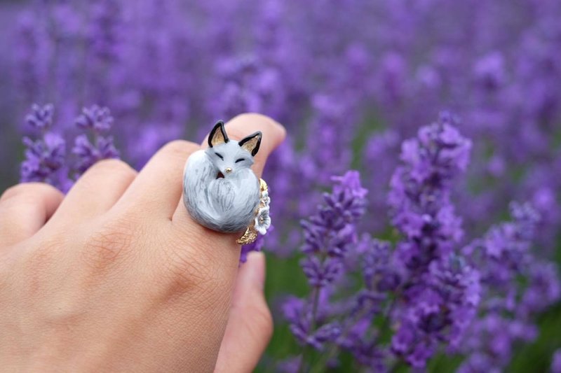 Gray fox sleeping ring - 戒指 - 其他金属 灰色
