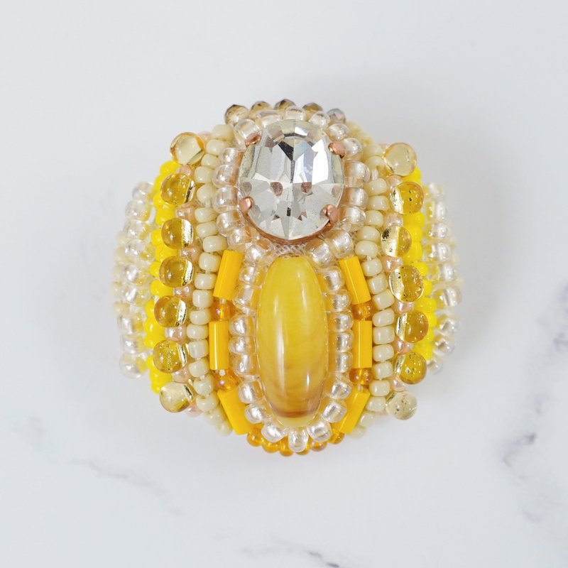 Very light talkative brooch 7 Bead embroidery brooch colorful yellow - 胸针 - 其他材质 黄色