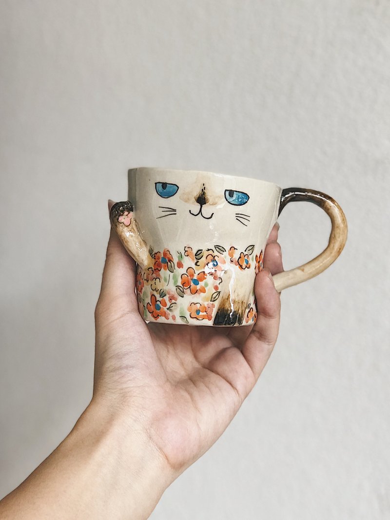 Miss cat Songkran mug in flower dress - 其他杯子 - 陶 多色