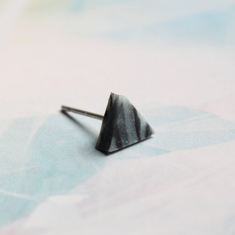 ▽ 三角小耳环 ▽ 815 / The speed of dark - 单只 - 耳环/耳夹 - 粘土 灰色