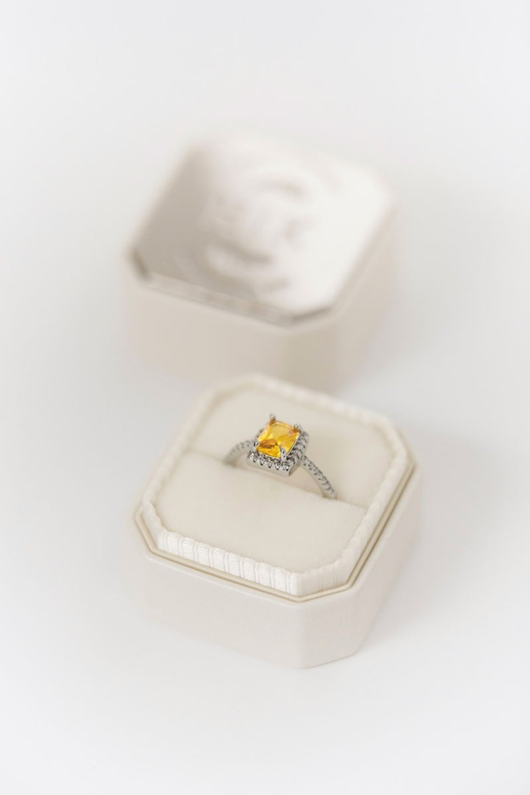 皮革戒指盒 - OCTAGON GRAND - 手工单字压印复古风格求婚戒盒 - 戒指 - 真皮 白色