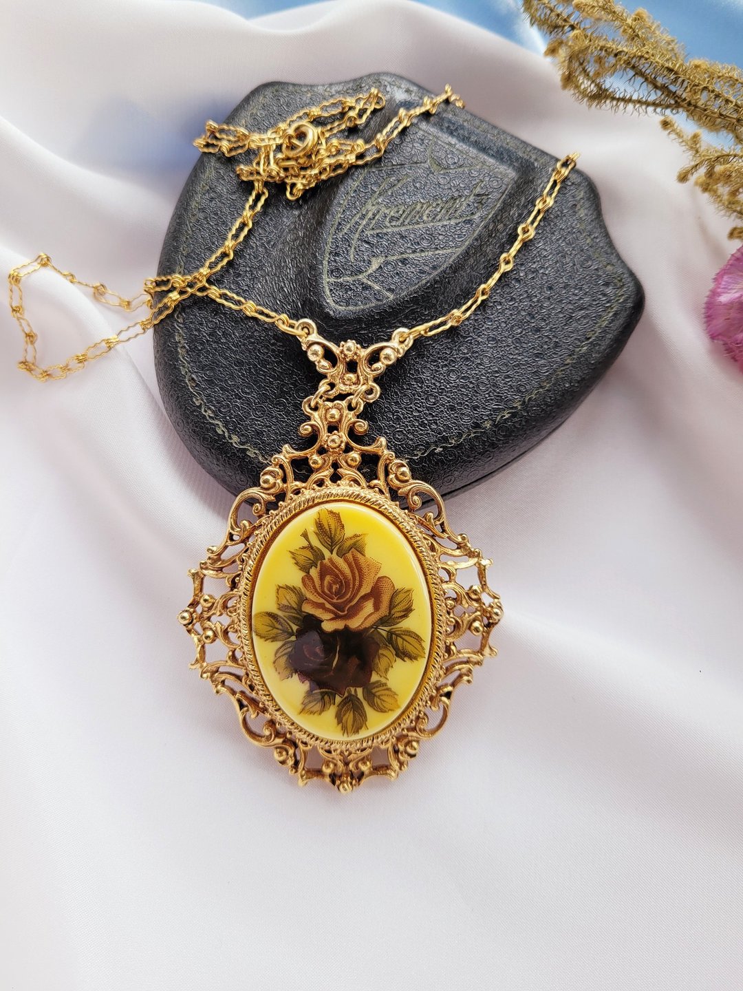 美国西洋古董饰品 /  FLORENZA 维多利亚框 古典玫瑰花坠 项链 古着首饰 - 项链 - 其他金属 