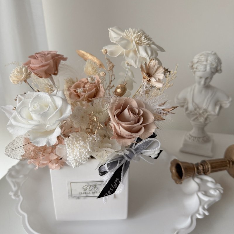 SEE 看见花艺设计|情人节|永生玫瑰|生日|藕金天使扩香方型花礼 - 干燥花/捧花 - 植物．花 