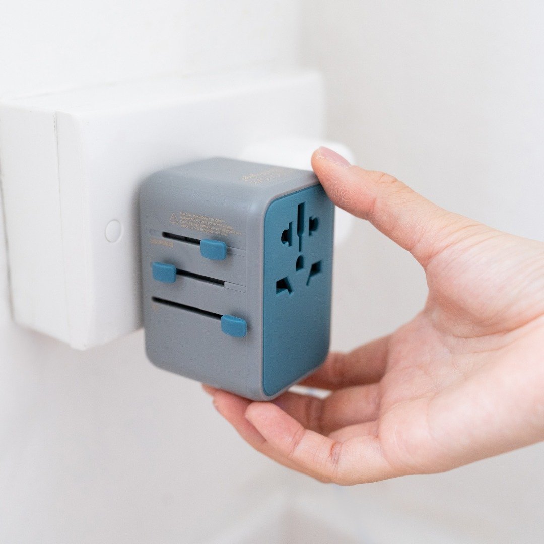 BON VOYAGE | 65W 2 x USB及 2 x USB-C万用旅游插座 - 炭灰色 - 其他 - 碳纤维 灰色